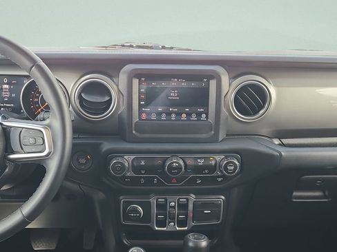 Used 2018 Jeep Wrangler Unlimited Sahara w/ LED Lighting Group AWD/4WD image 17