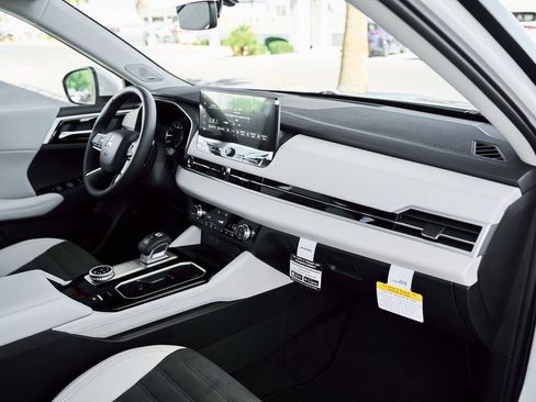 New 2026 Mitsubishi Outlander SE image 26