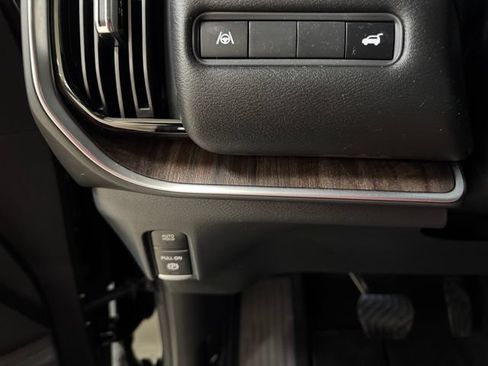 Used 2025 Nissan Armada SL w/ Captain's Chari Seat Package RWD image 10