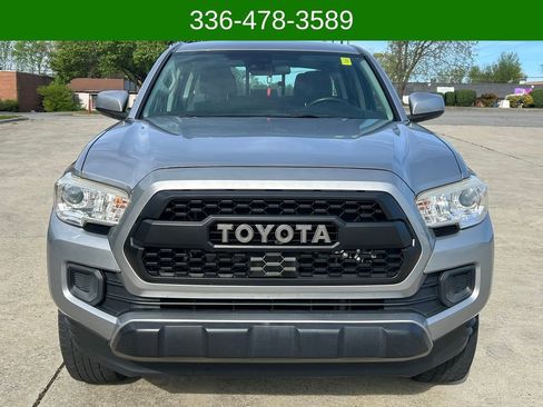 Used 2018 Toyota Tacoma SR image 8
