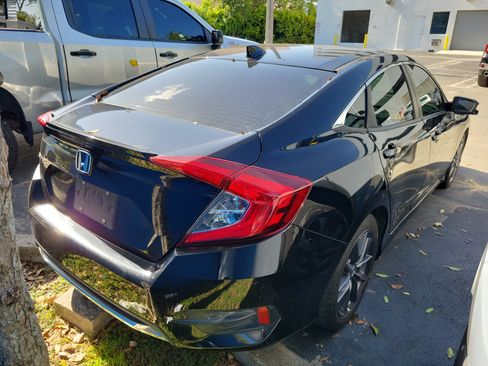 Certified 2021 Honda Civic EX image 3