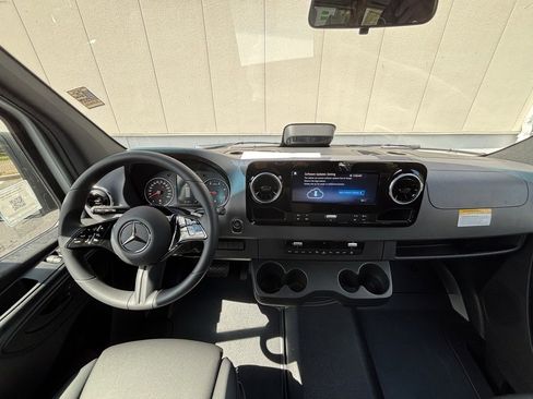 New 2025 Mercedes-Benz Sprinter 2500 image 10