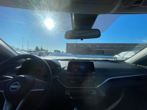 Used 2025 Nissan Altima 2.5 SV image 33