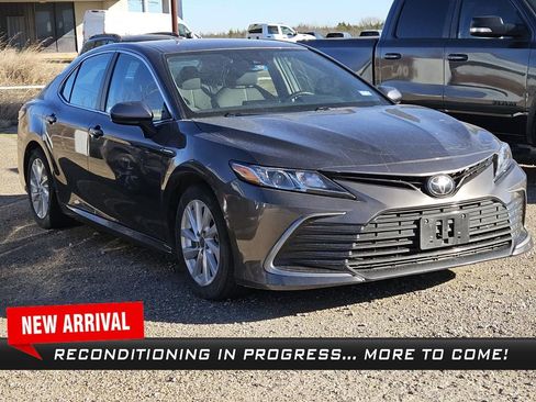 Used 2022 Toyota Camry LE image 1