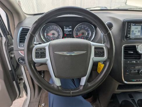 Used 2012 Chrysler Town & Country Touring w/ Entertainment Group #1 FWD image 8