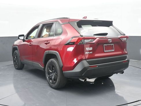 Used 2019 Toyota RAV4 LE image 4