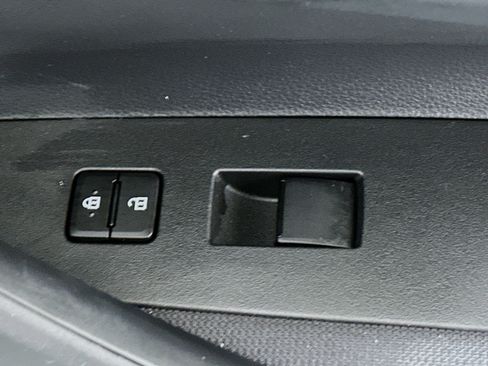 Used 2023 Toyota Corolla LE image 28