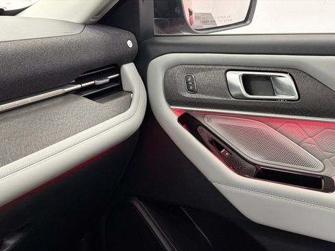 Used 2025 Ford Explorer Platinum w/ Ultimate Package image 33