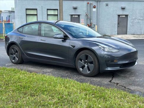 Used 2023 Tesla Model 3 Standard Range image 11