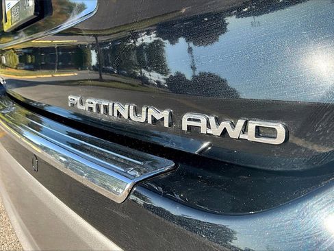 Used 2025 Toyota Highlander Platinum image 8