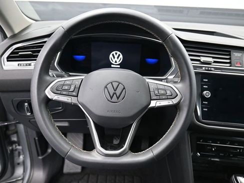 Used 2022 Volkswagen Tiguan SE image 16
