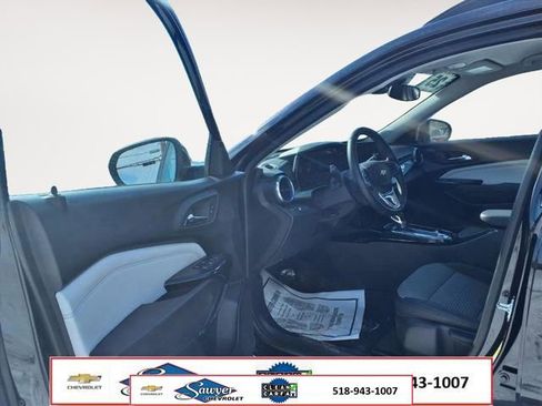 Used 2025 Chevrolet Trax LT w/ LT Convenience Package FWD image 12