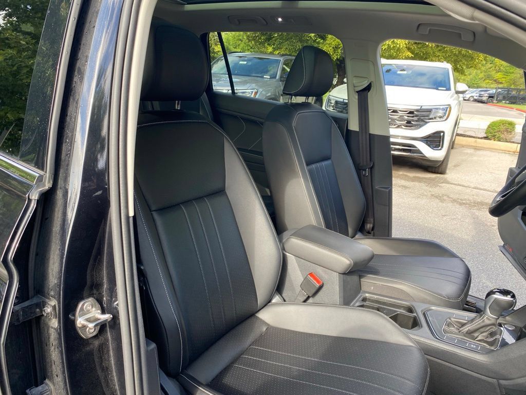 Used 2024 Volkswagen Tiguan SE w/ Panoramic Sunroof Package FWD image 31
