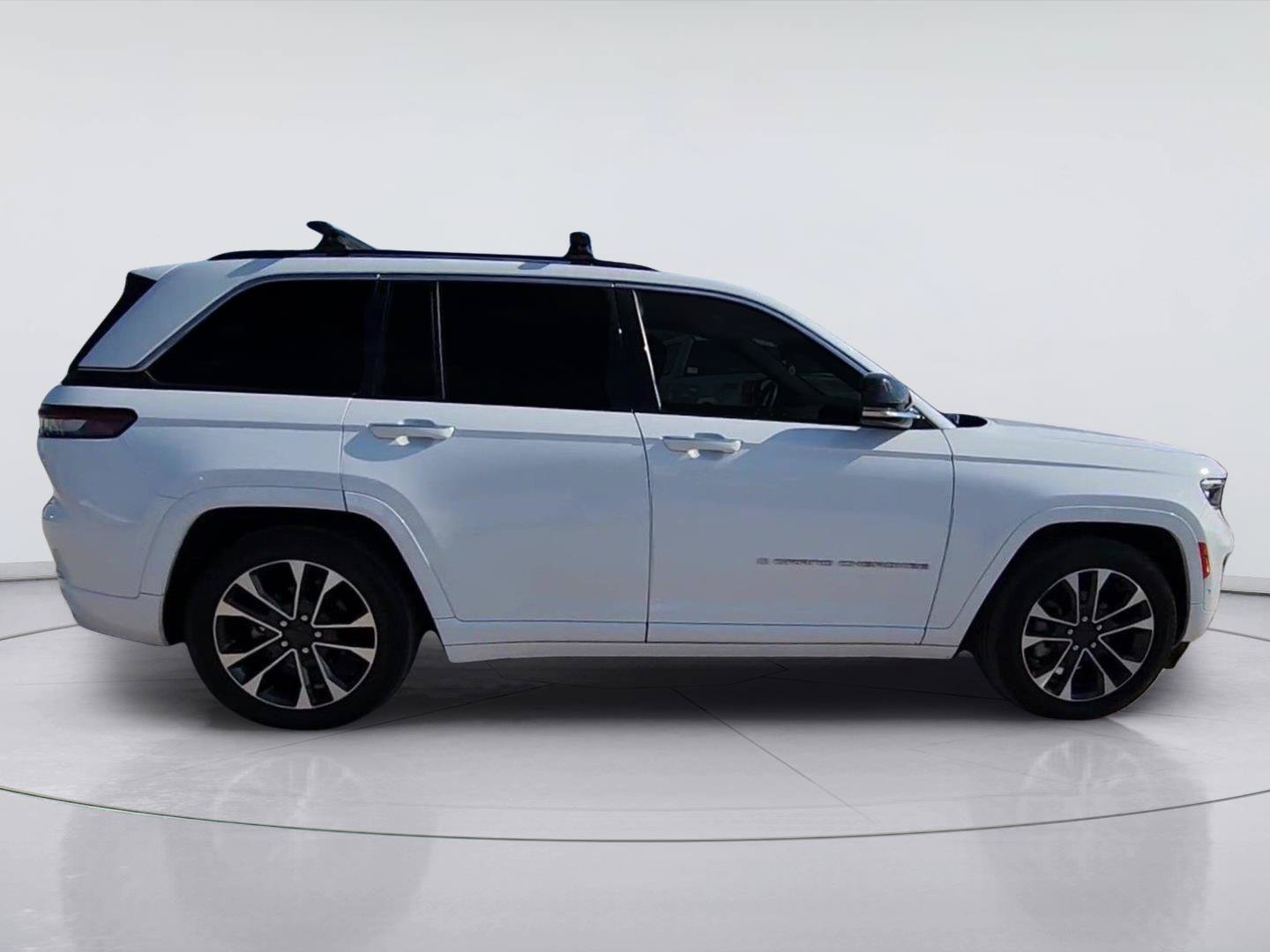 Used 2022 Jeep Grand Cherokee Overland w/ Adv Protech Group III AWD/4WD image 9