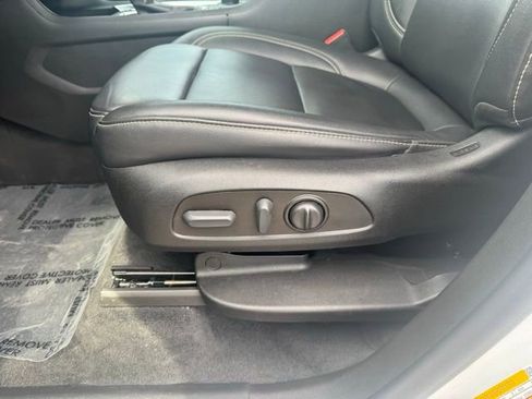 Used 2023 Chevrolet Traverse LT image 5