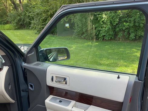 Used 2010 Ford Flex SEL FWD image 19