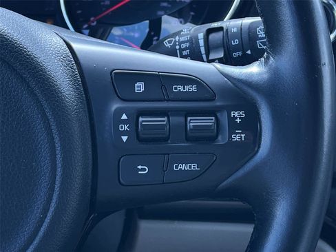 Used 2016 Kia Sedona EX FWD image 23