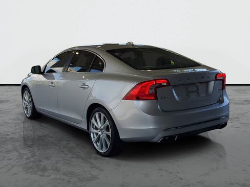 Used 2017 Volvo S60 T5 Inscription Platinum FWD image 3