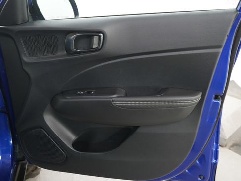 Certified 2025 Hyundai Venue Limited FWD image 11