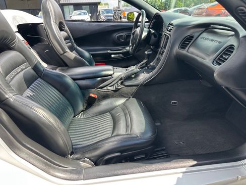 Used 1998 Chevrolet Corvette Convertible w/ Performance Handling Pkg RWD image 22