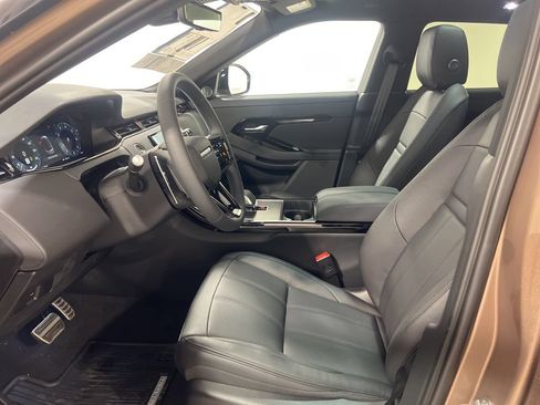 Used 2026 Land Rover Range Rover Evoque Dynamic SE AWD/4WD image 11