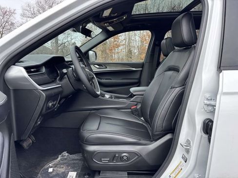 New 2026 Jeep Grand Cherokee L Limited w/ Limited Altitude Package AWD/4WD image 4