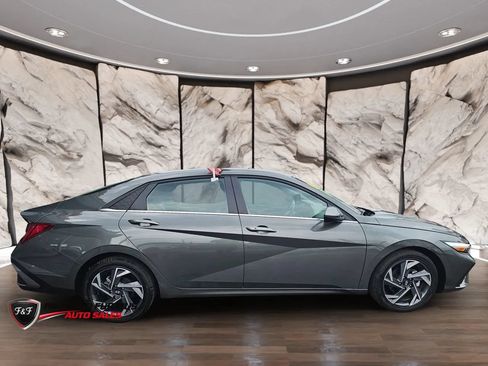 Used 2025 Hyundai Elantra SEL FWD image 5