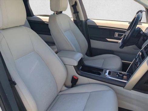 Used 2018 Land Rover Discovery Sport SE AWD/4WD image 21