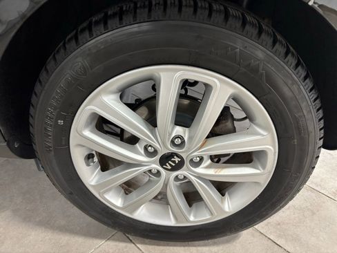 Used 2019 Kia Soul + image 11