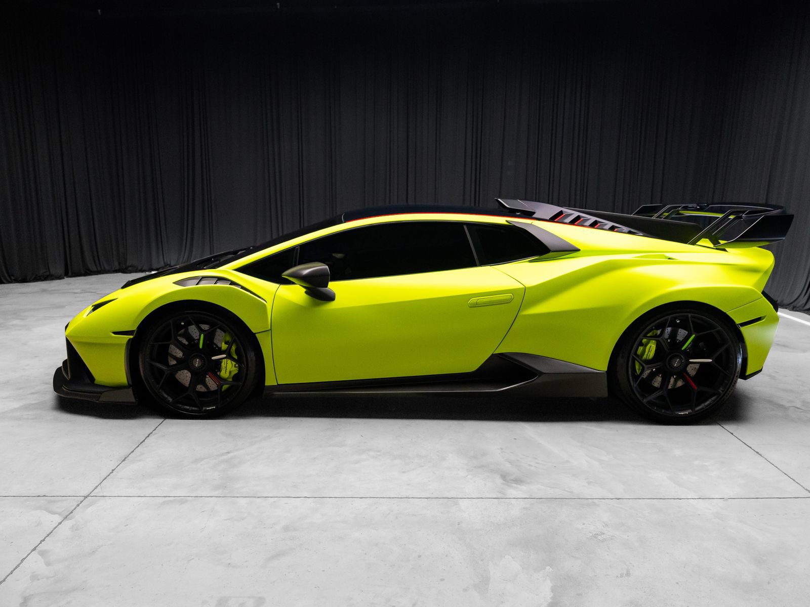 Used 2022 Lamborghini Huracan STO RWD image 15