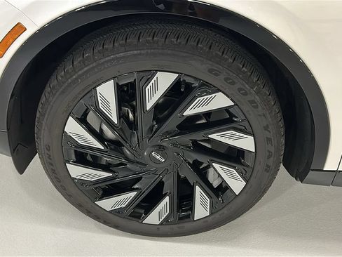 Used 2026 Lincoln Nautilus Reserve w/ Jet Appearance Package AWD/4WD image 8