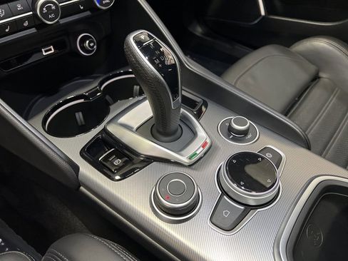 Used 2023 Alfa Romeo Giulia Veloce image 22