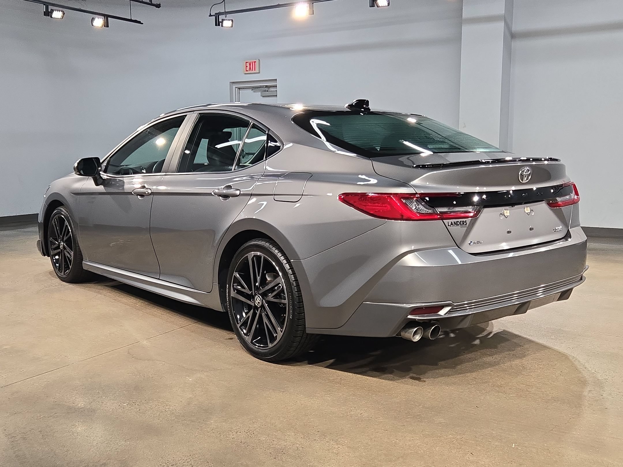 Used 2025 Toyota Camry XSE FWD image 5
