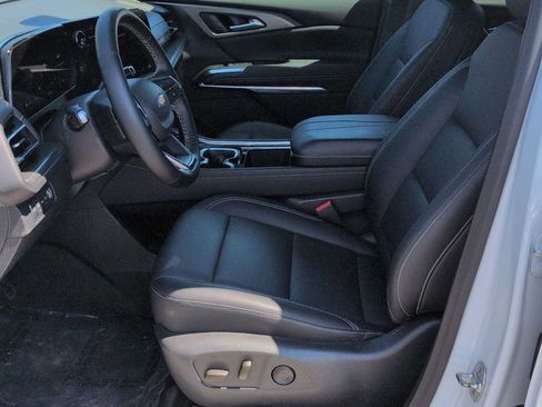 Used 2025 Chevrolet Traverse LT AWD/4WD image 17