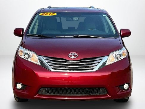 Used 2017 Toyota Sienna XLE w/ XLE Navigation Package FWD image 2