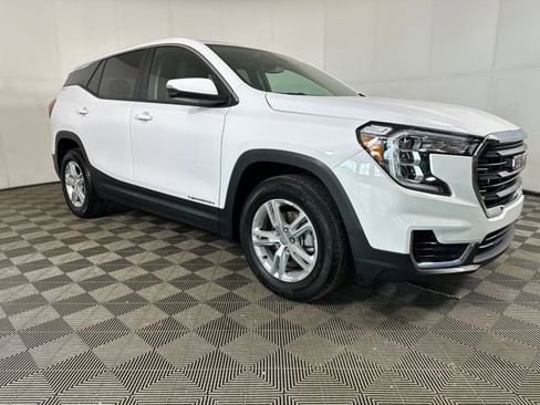 Used 2023 GMC Terrain SLE image 2