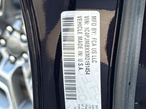 Used 2021 Jeep Cherokee Trailhawk w/ Technology Group image 30