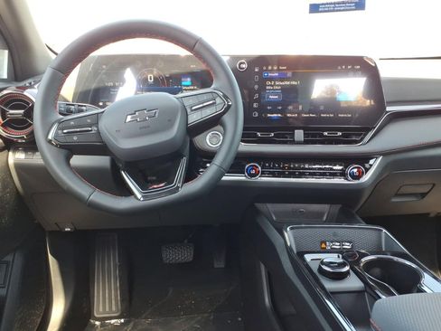 New 2026 Chevrolet Equinox RS w/ Convenience Package III AWD/4WD image 13
