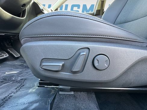 Certified 2025 Kia Niro EX Touring FWD image 16