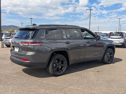 New 2025 Jeep Grand Cherokee L Limited w/ Black Appearance Package AWD/4WD image 4