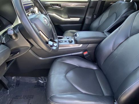 Used 2024 Toyota Highlander Limited AWD/4WD image 22