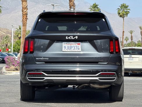 Certified 2023 Kia Sorento S FWD image 4