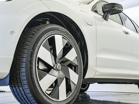 Used 2025 Volvo XC60 T8 Plus w/ Protection Package Premier image 9