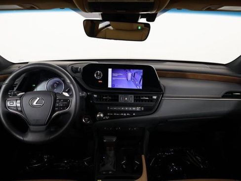 Certified 2025 Lexus ES 300h w/ Premium Package image 8