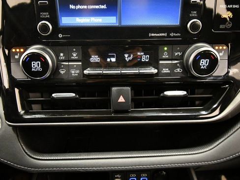 Used 2022 Toyota Highlander XLE image 24