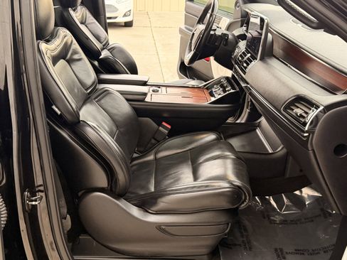 Used 2019 Lincoln Navigator Reserve image 19