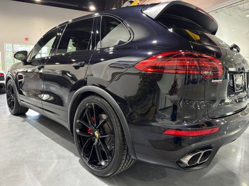 Used 2015 Porsche Cayenne Turbo image 36
