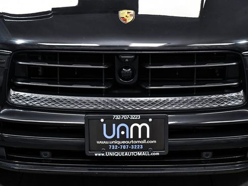 Used 2023 Porsche Macan AWD/4WD image 65