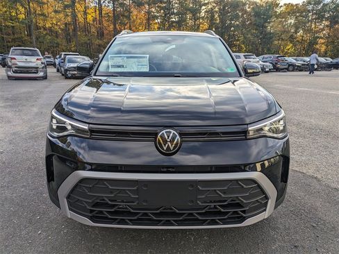 New 2026 Volkswagen Taos SE image 9