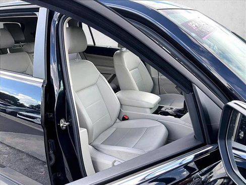 Used 2023 Volkswagen Atlas SE w/ Black Wheel Package FWD image 9